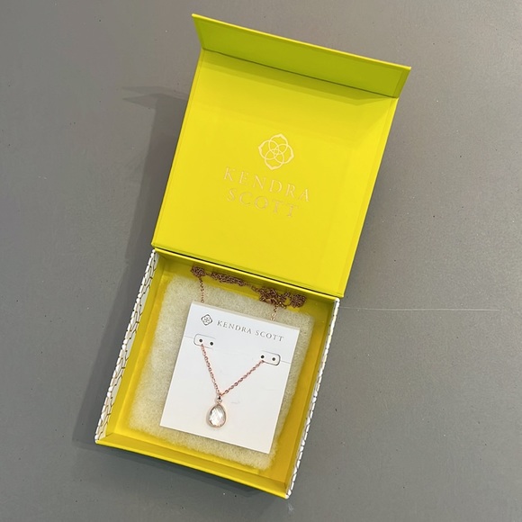 🩷 NWT Kendra Scott Rose Gold Pendant Necklace 🩷 - Picture 4 of 9